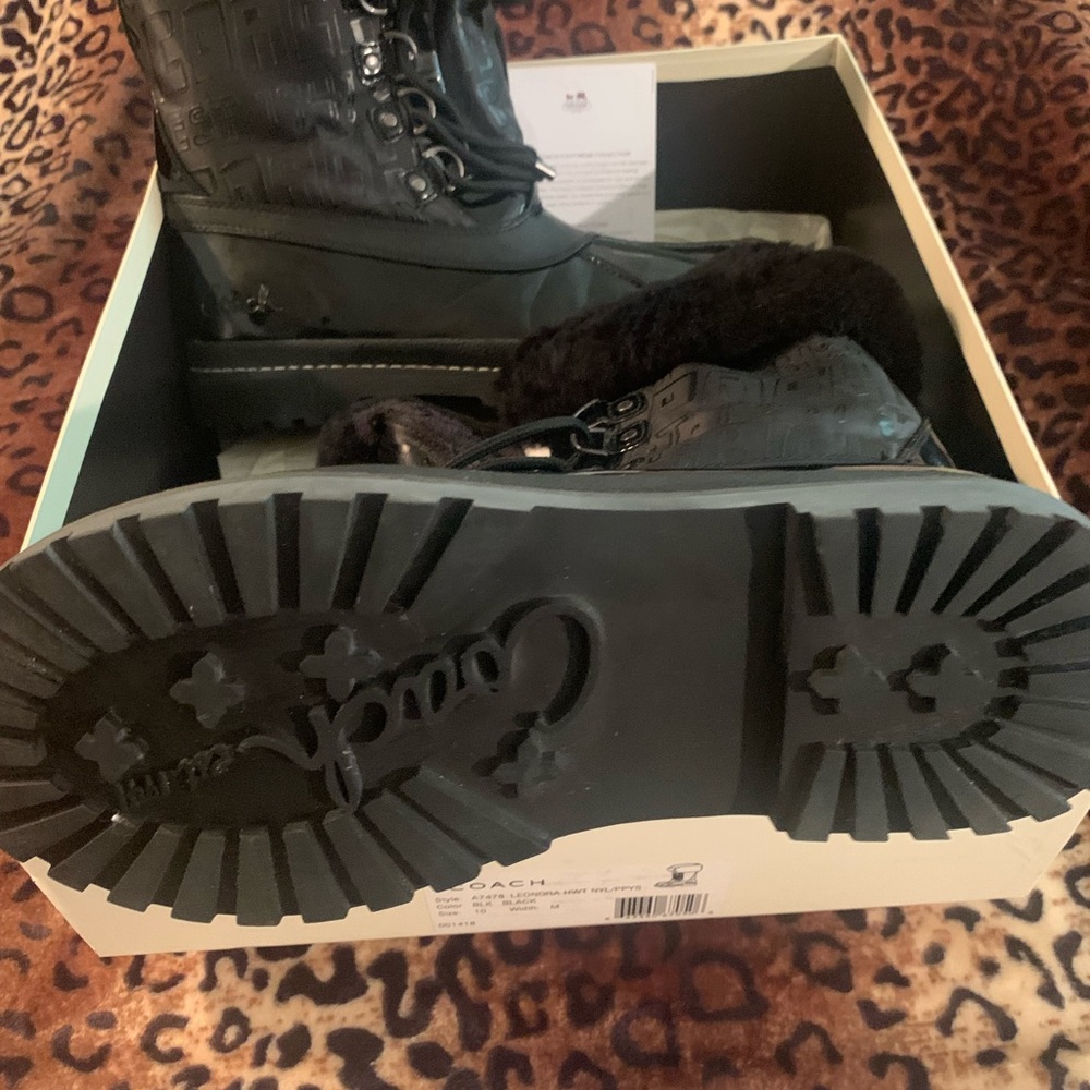 COACH BLACK PATENT LEATHER BOOT, Size 10 Excellent Condition. - Picture 5 of 10